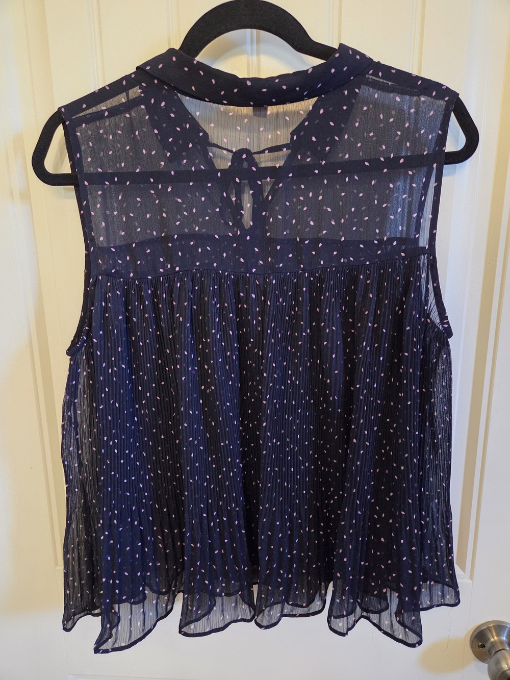 LC Lauren Conrad Dark Blue Semi-sheer Sleeveless Blouse with Pink Leaf Print - Picture 4 of 6